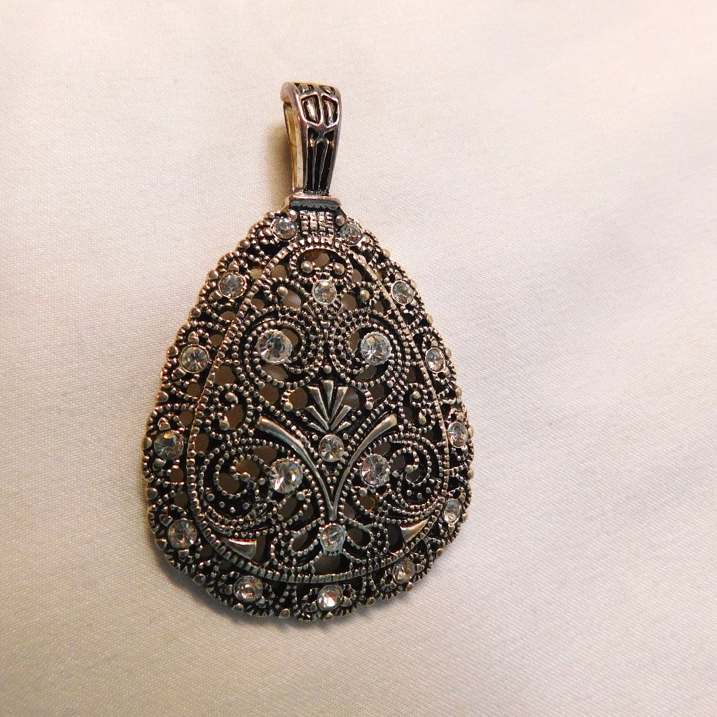 Tear Drop Shape Pendant With Rhinestones Filigree Silver Tone 9$